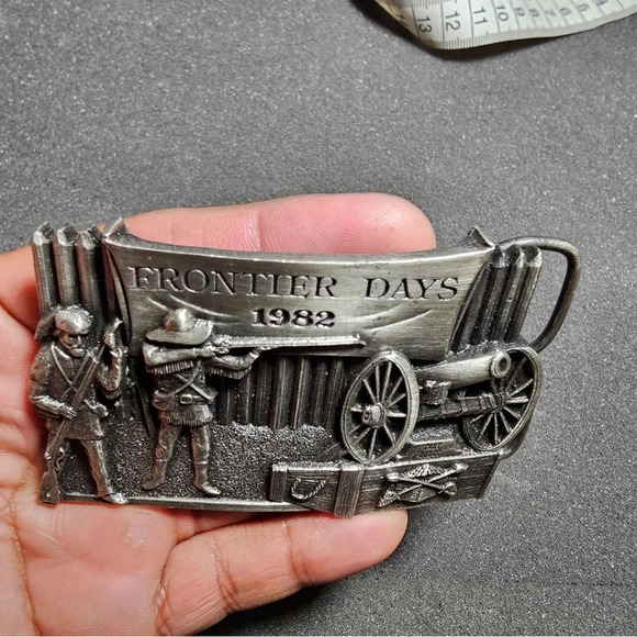 Vintage siskiyou Leather & buckle Co 1982 Fort Dodge Frontier Days Buckel #226 - Picture 3 of 10